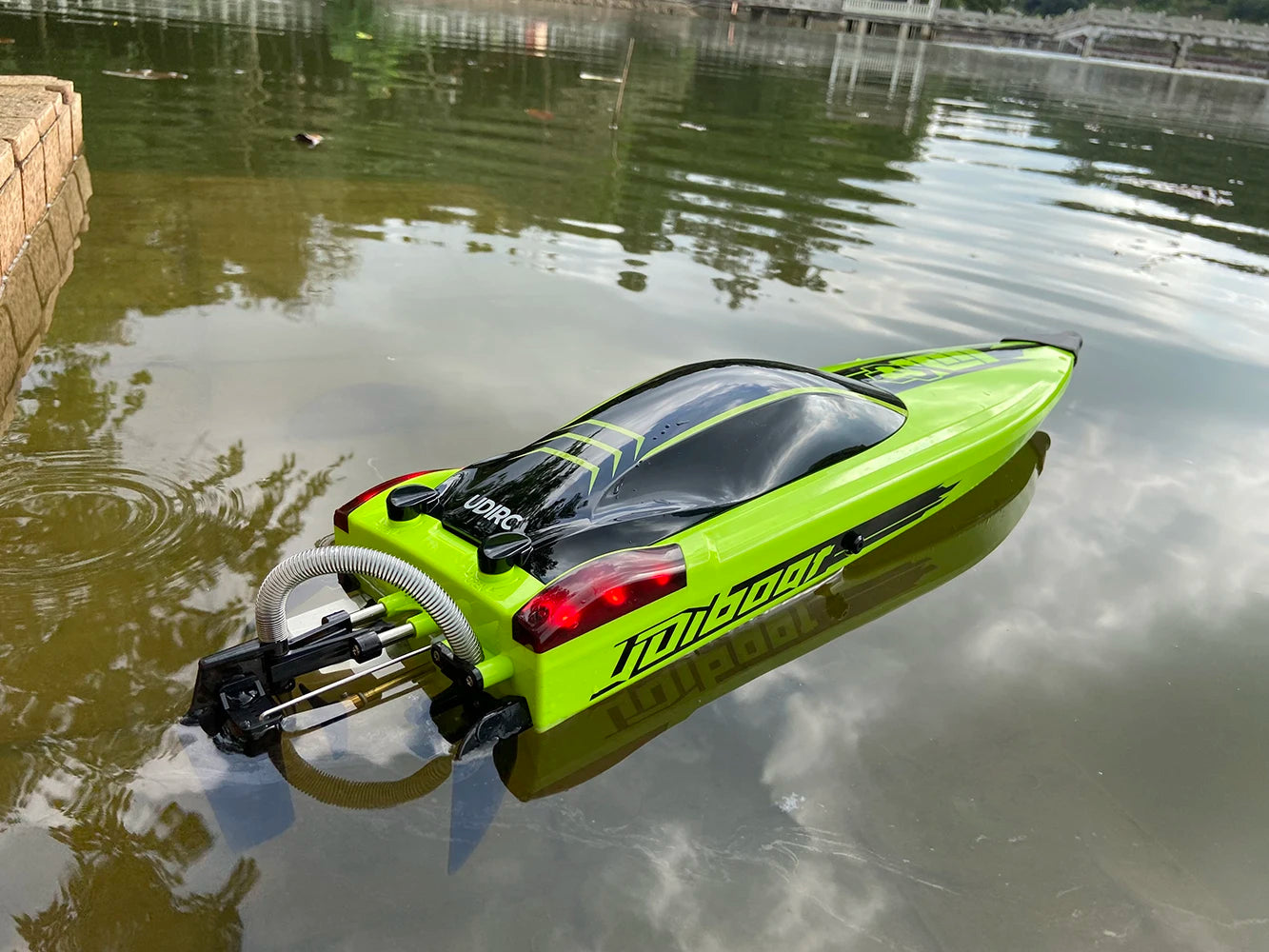 22.8Inches UDI R/C UDI018 Large RC Speed Boat 2.4G 4WD  40-45km/h Remote Control Brushless Watercraft for Hobby Adult