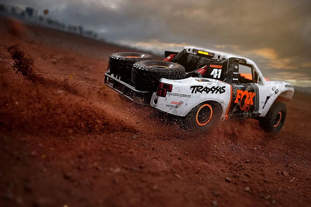 TRAXXAS UDR New RC Car 85086-4 1:7 Scale Brushless Electric Desert Racer with Light Kit, RC Toy Great Gift for Kids and Adults.