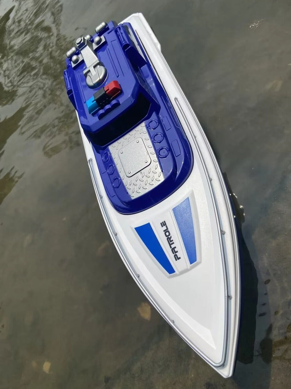 Super large remote control yacht 2.4G remote control ship model driven by two motors 70CM (27.5 inches) large hull outdoor lakes