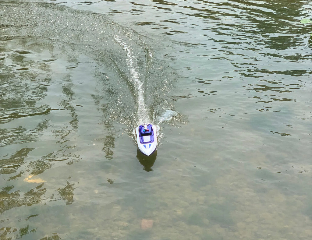 Super large remote control yacht 2.4G remote control ship model driven by two motors 70CM (27.5 inches) large hull outdoor lakes