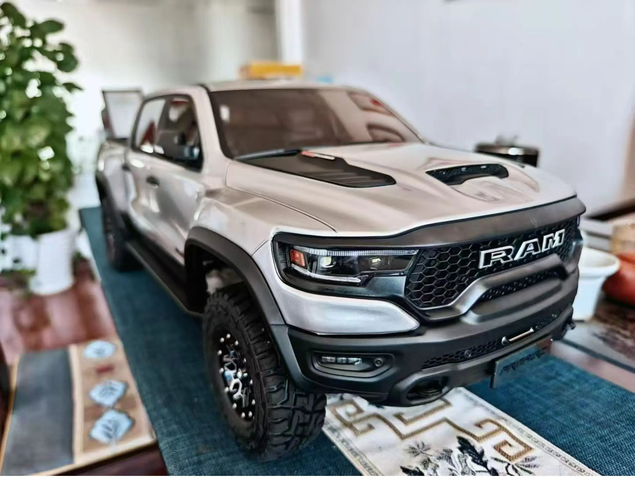 KM Rraction Tyrannosaurus RAM 1500 Simulation 1/8 Remote Control Electric Four-Wheel Drive Climbing Car Pickup Off-Road Vehicle
