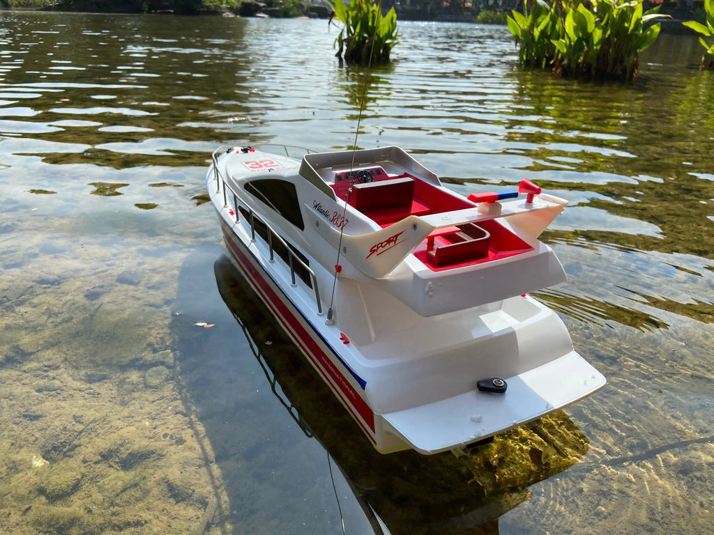 Super large remote control yacht 2.4G remote control ship model driven by two motors 70CM (27.5 inches) large hull outdoor lakes