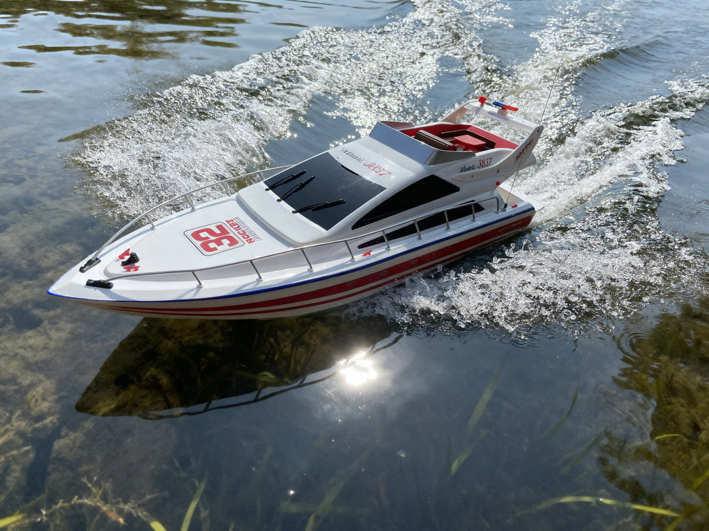 Super large remote control yacht 2.4G remote control ship model driven by two motors 70CM (27.5 inches) large hull outdoor lakes