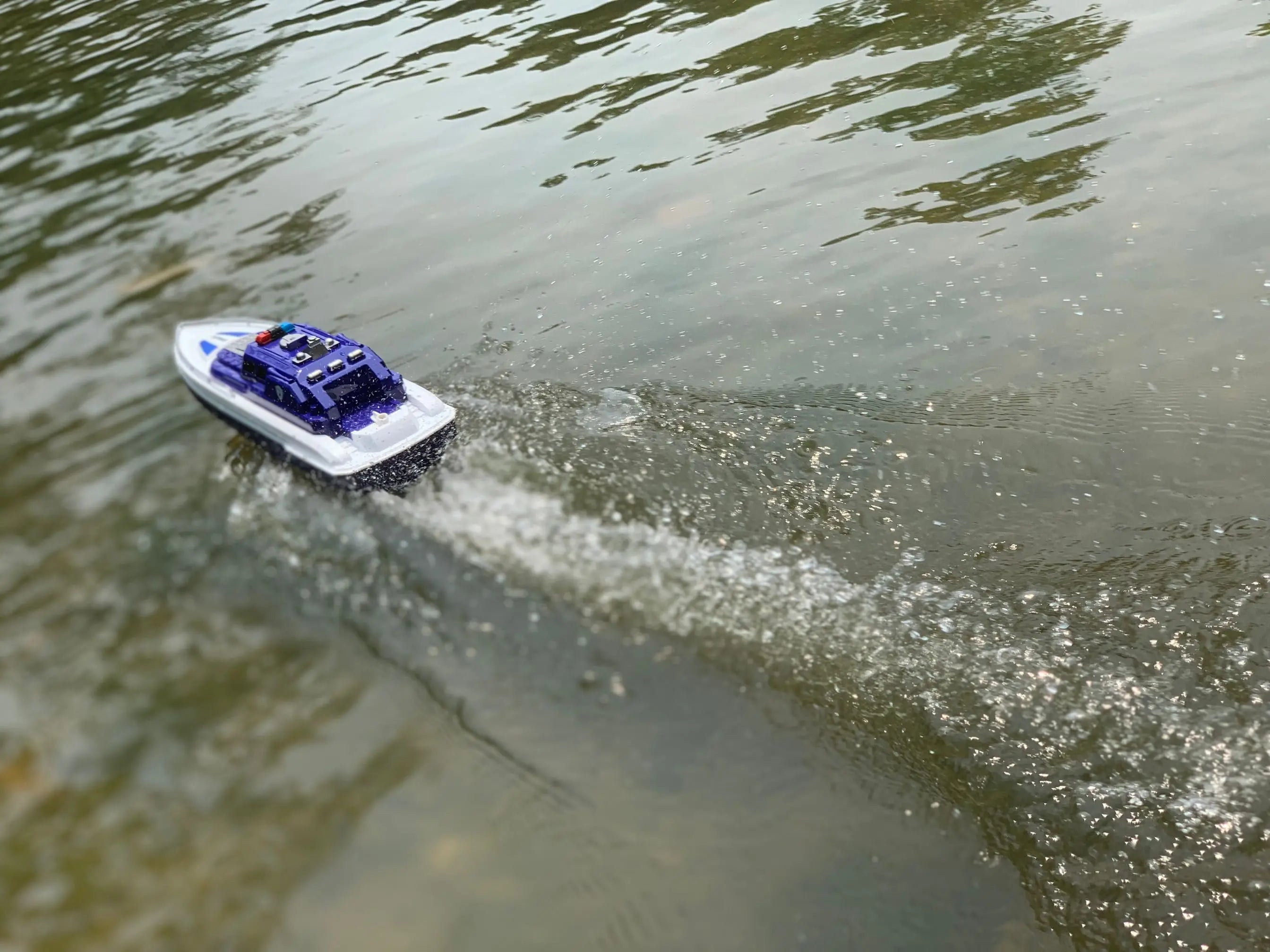 Super large remote control yacht 2.4G remote control ship model driven by two motors 70CM (27.5 inches) large hull outdoor lakes