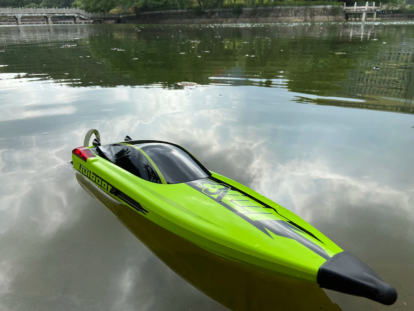 22.8Inches UDI R/C UDI018 Large RC Speed Boat 2.4G 4WD  40-45km/h Remote Control Brushless Watercraft for Hobby Adult