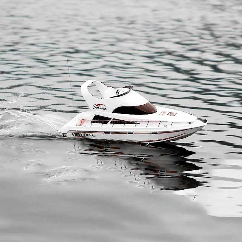 Remote Control Boat High-Speed Speedboat Model Boat Simulation Yacht Rowing Boat Model Remote Control Speedboat Toy Boat Airship