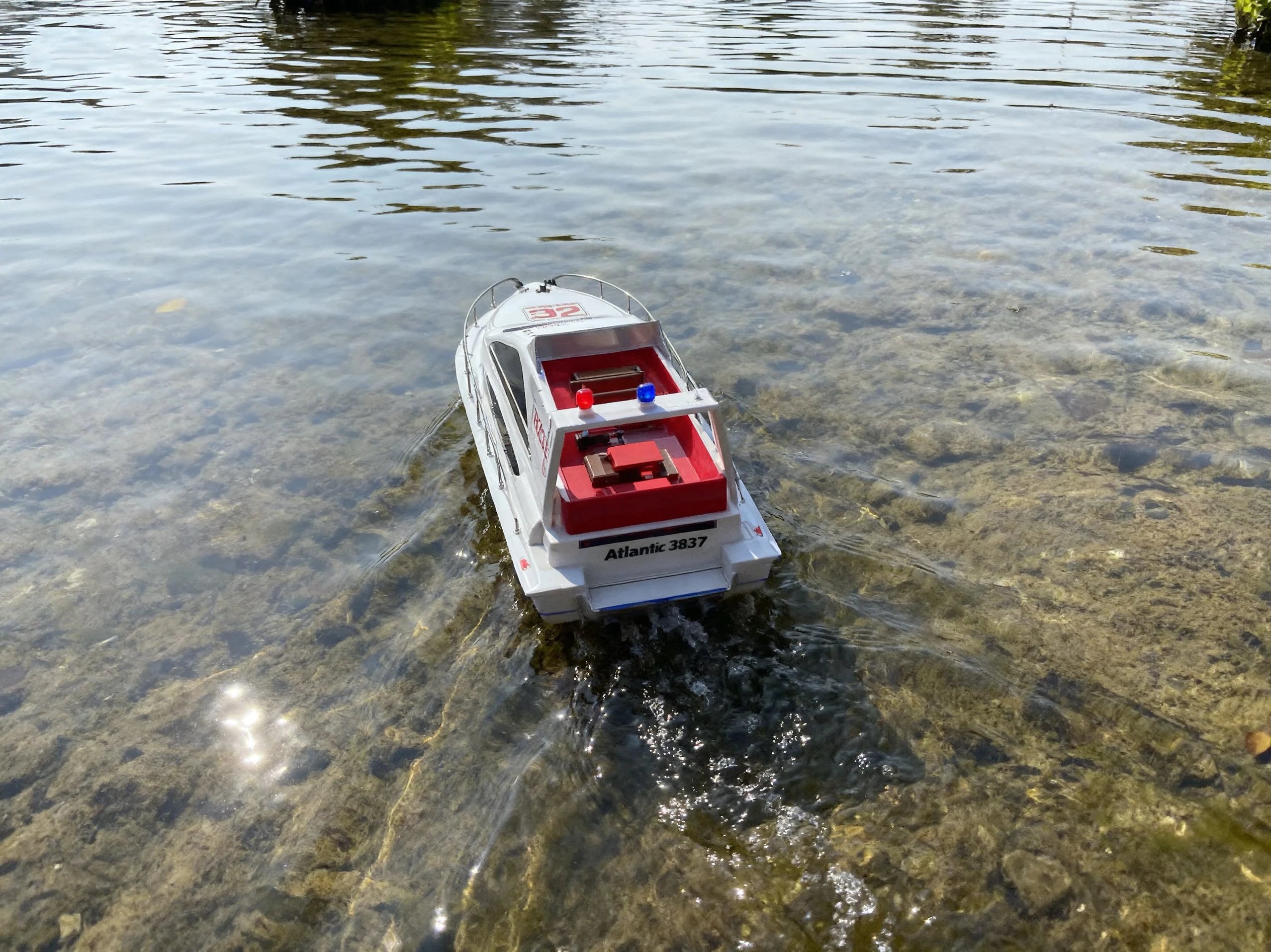 Super large remote control yacht 2.4G remote control ship model driven by two motors 70CM (27.5 inches) large hull outdoor lakes
