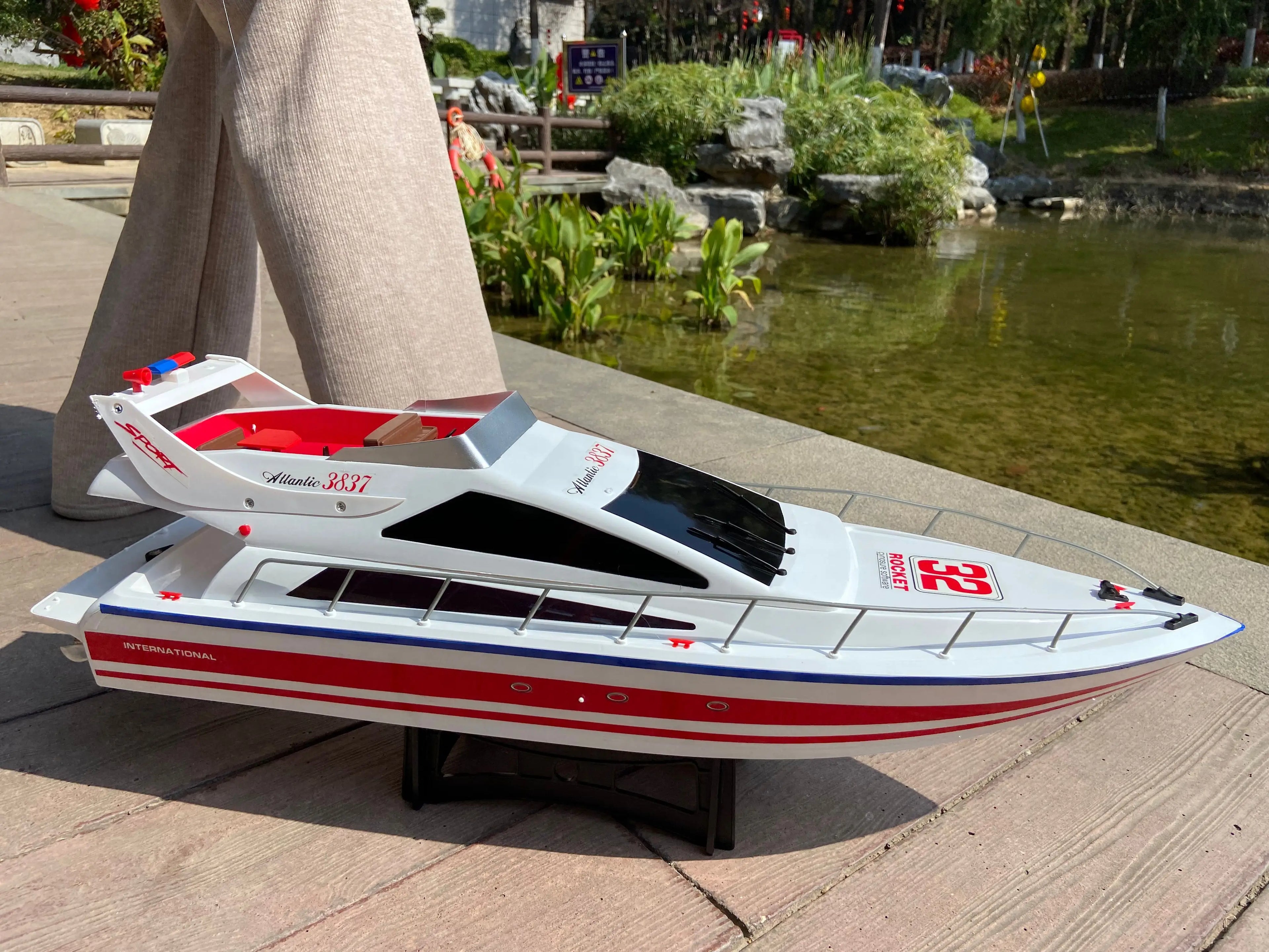 Super large remote control yacht 2.4G remote control ship model driven by two motors 70CM (27.5 inches) large hull outdoor lakes