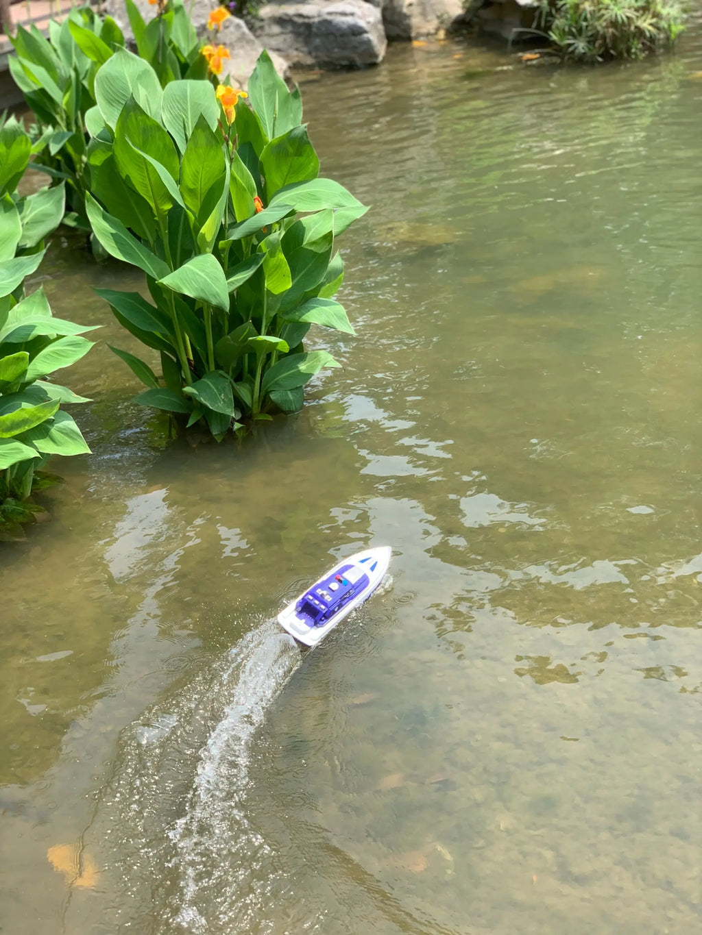 Super large remote control yacht 2.4G remote control ship model driven by two motors 70CM (27.5 inches) large hull outdoor lakes